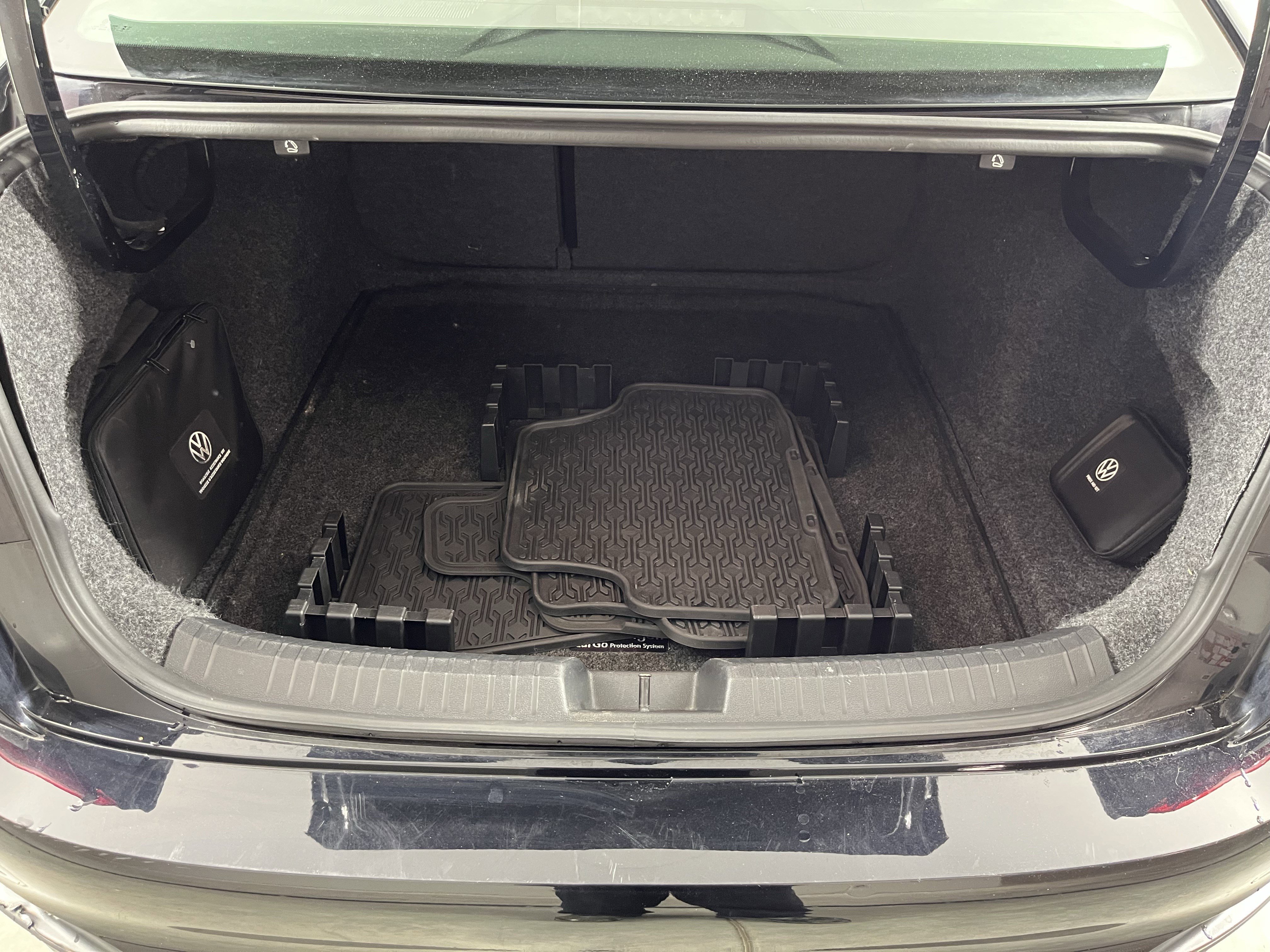 Certified 2023 Volkswagen Jetta SE w/ Panoramic Sunroof Package image 28