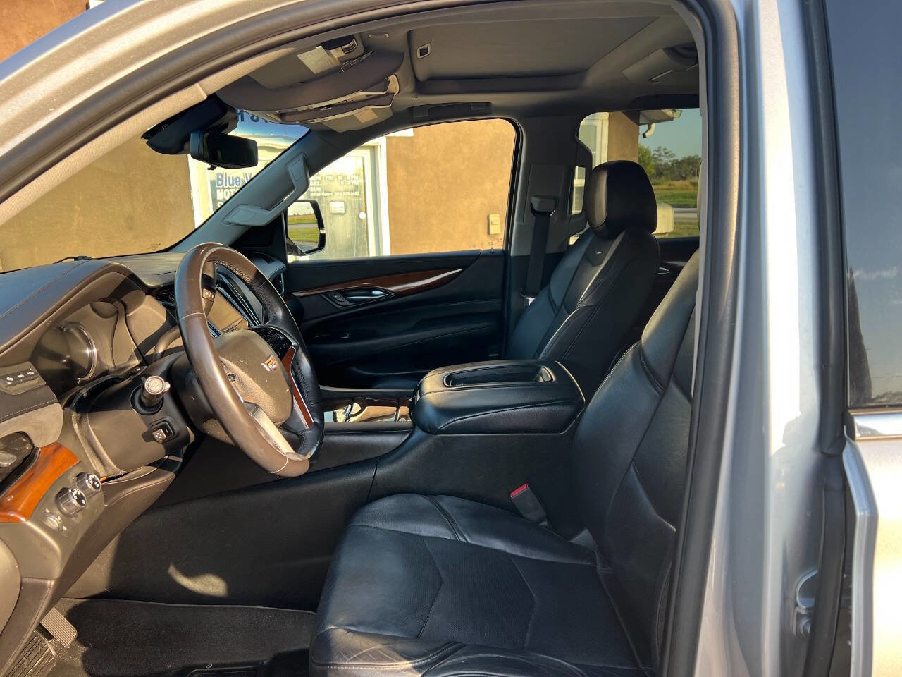 Used 2018 Cadillac Escalade Luxury image 5