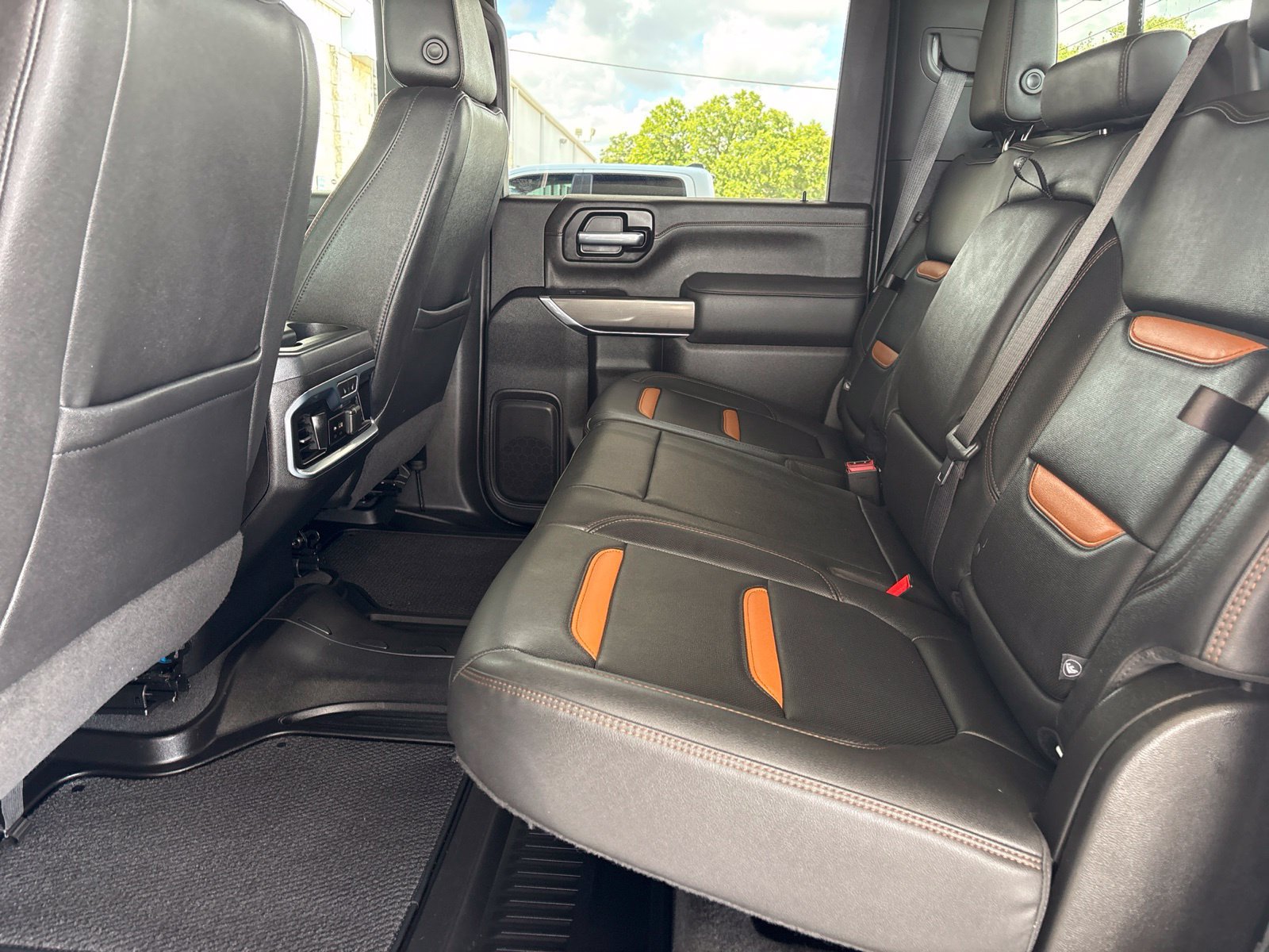 Used 2022 GMC Sierra 2500 AT4 w/ AT4 Premium Plus Package AWD/4WD image 19