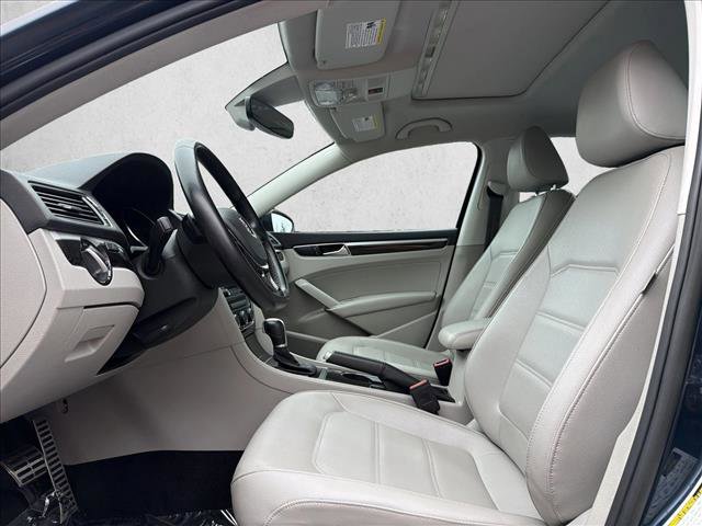 Used 2019 Volkswagen Passat 2.0T SE R-Line image 10