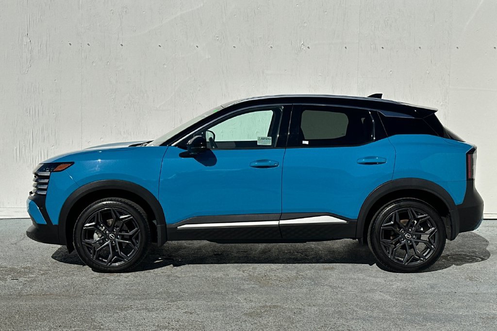 Certified 2025 Nissan Kicks SR FWD image 7