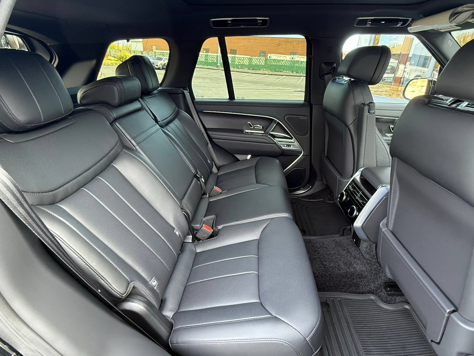 New 2026 Land Rover Range Rover SE AWD/4WD image 18
