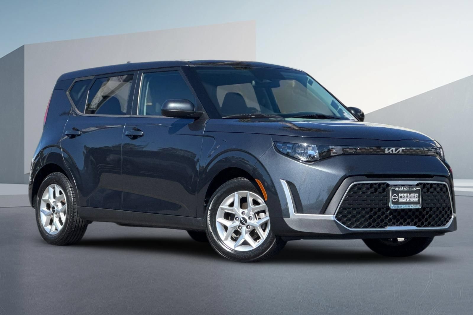 Used 2024 Kia Soul LX w/ Option Group 015 FWD image 2