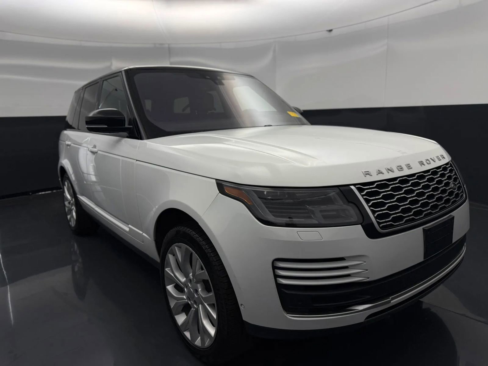 Used 2020 Land Rover Range Rover HSE image 3