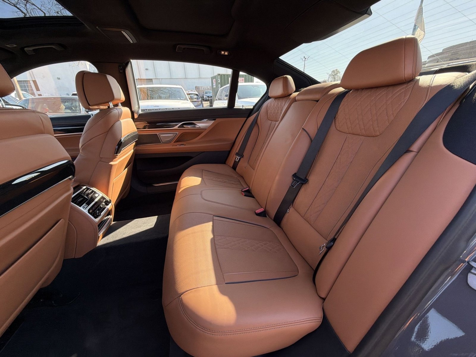 Used 2022 BMW 750i xDrive w/ Executive Package image 25