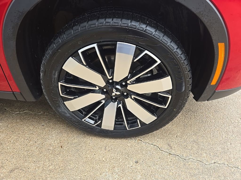 Used 2025 Mitsubishi Outlander SE image 23