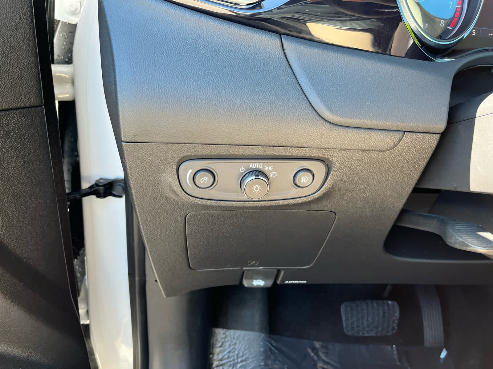 Used 2022 Buick Encore GX Essence w/ Experience Buick Package AWD/4WD image 13
