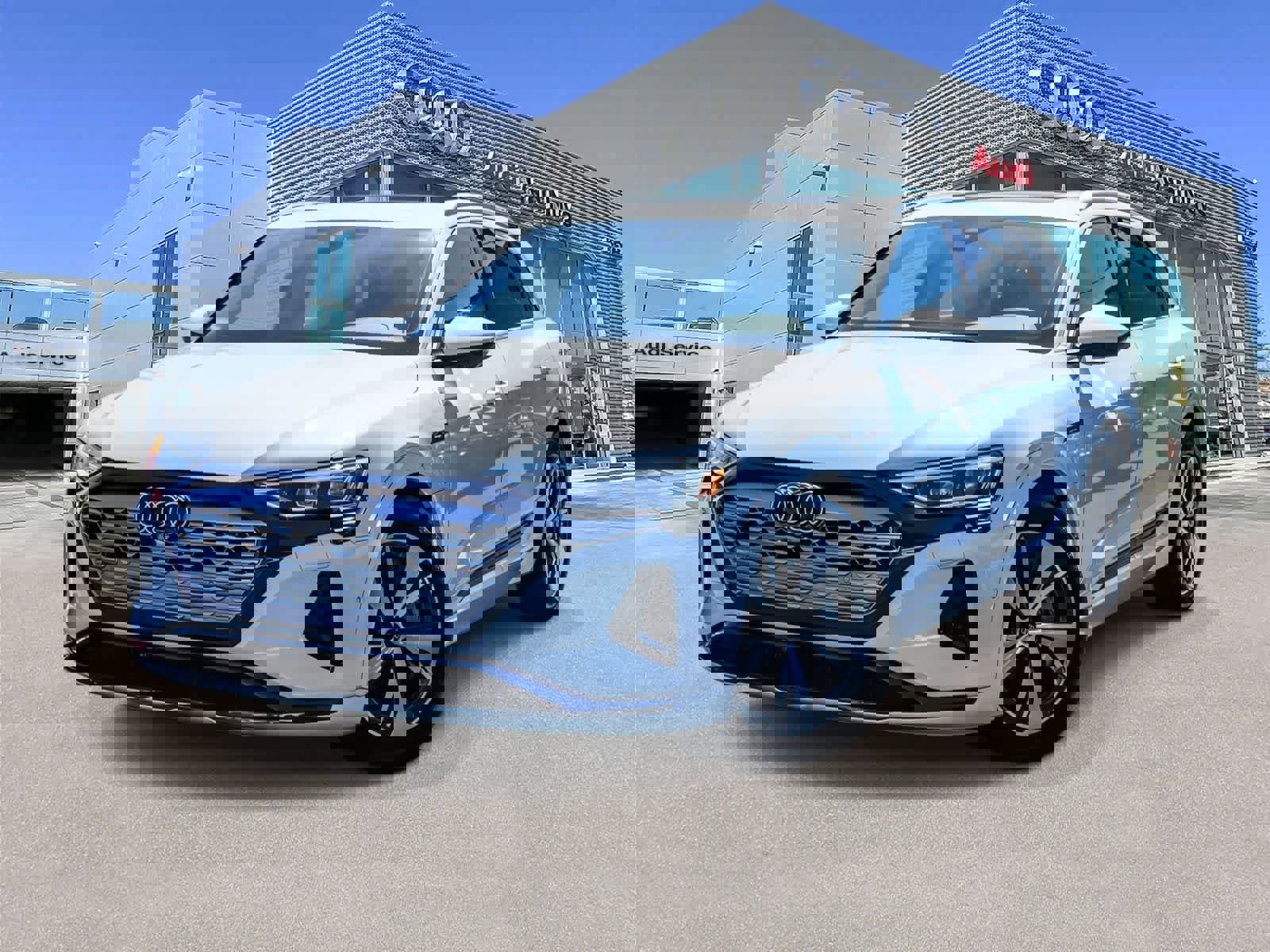 Used 2024 Audi Q8 e-tron Premium Plus w/ Premium Plus Package image 1