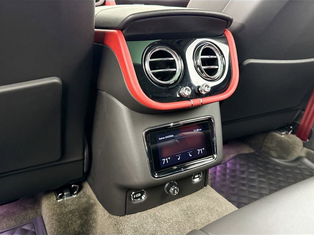 Used 2022 Bentley Bentayga AWD/4WD image 16