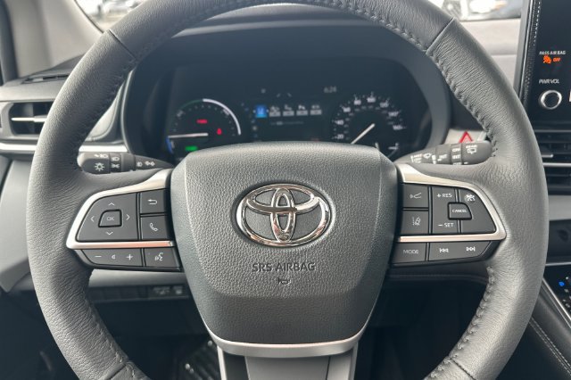 Certified 2026 Toyota Sienna XLE FWD image 29