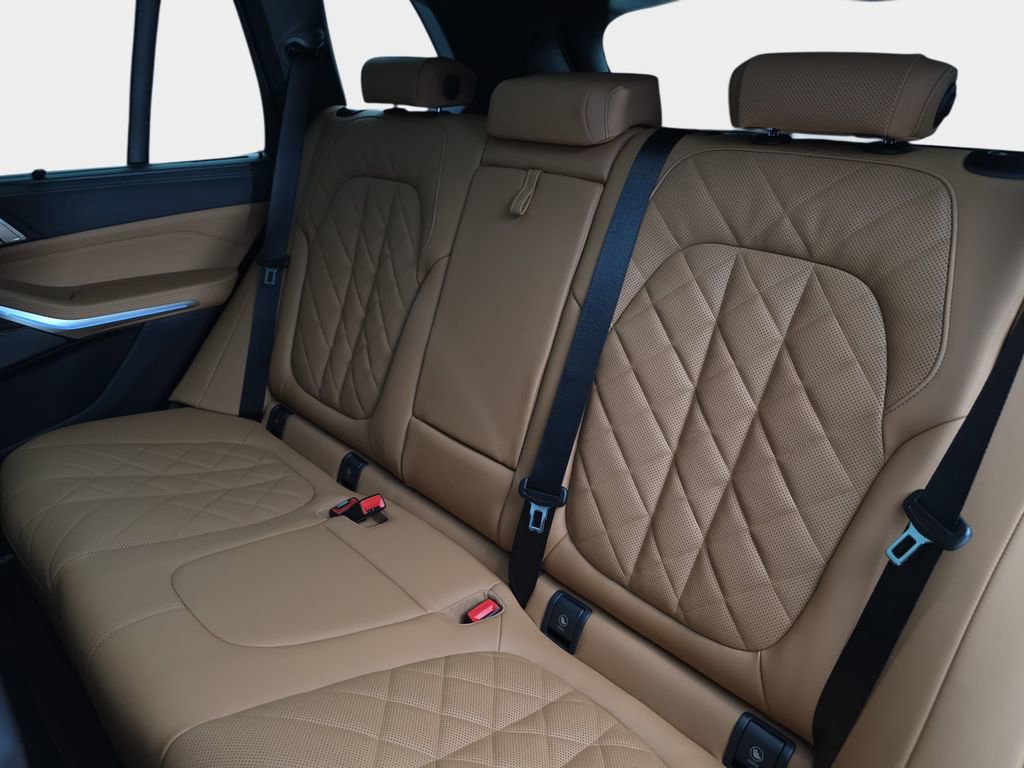 New 2026 BMW X5 xDrive50e w/ Executive Package image 14