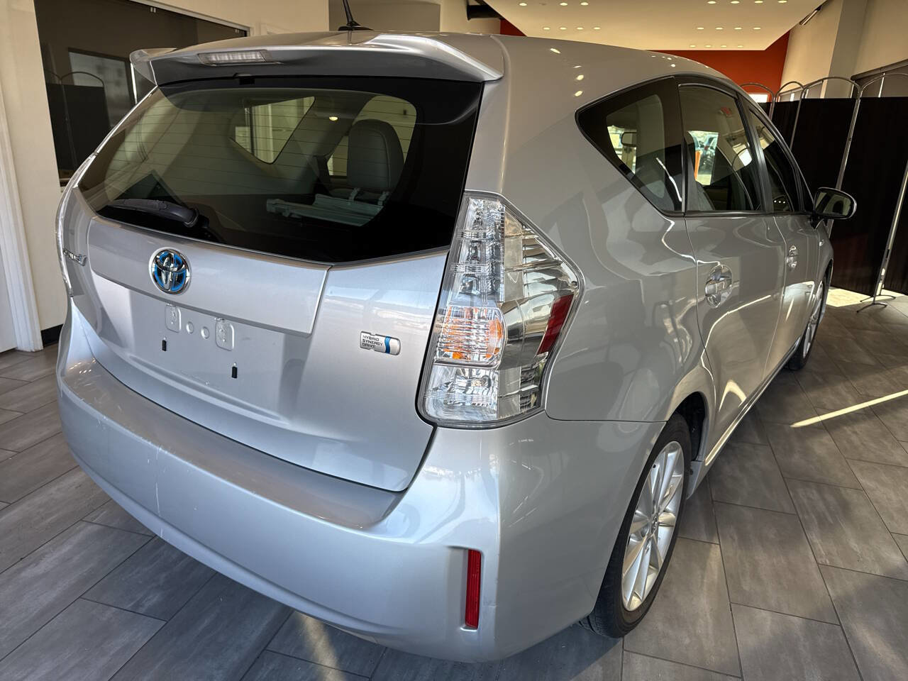 Used 2014 Toyota Prius V Five image 8
