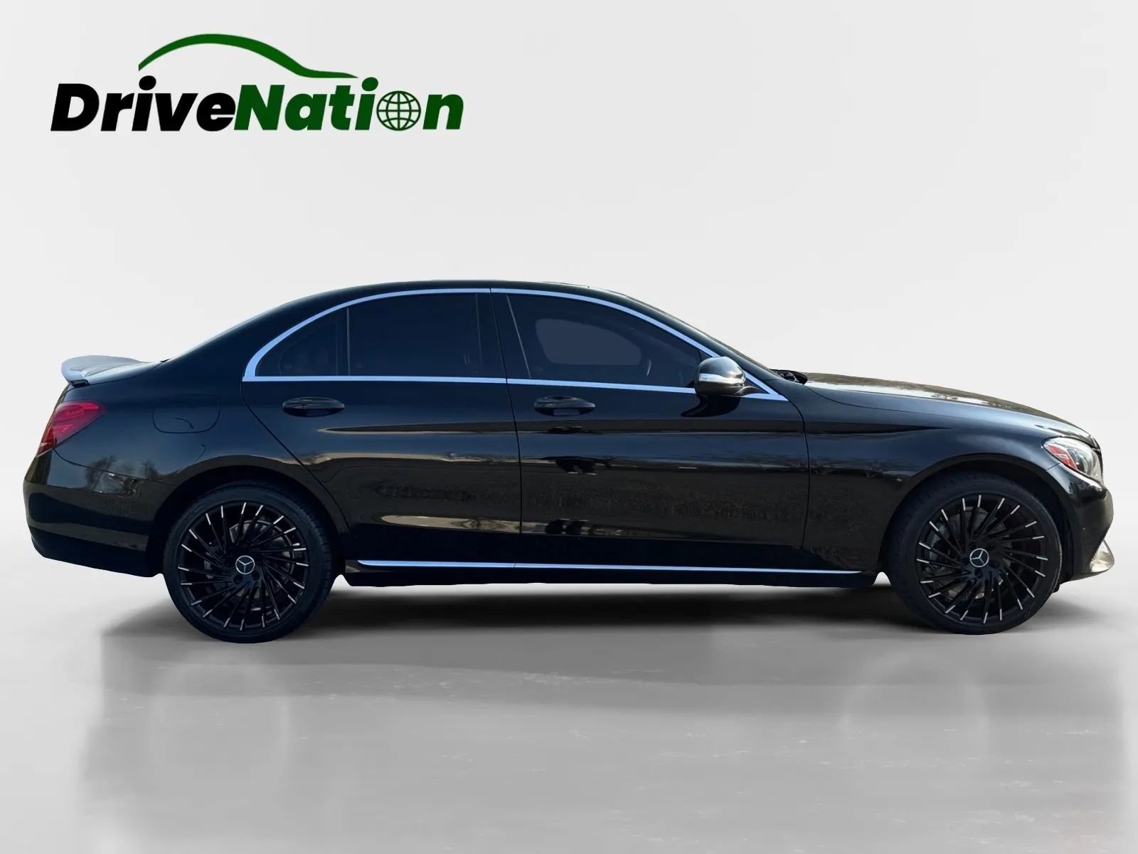 Used 2015 Mercedes-Benz C 300 4MATIC Sedan image 4