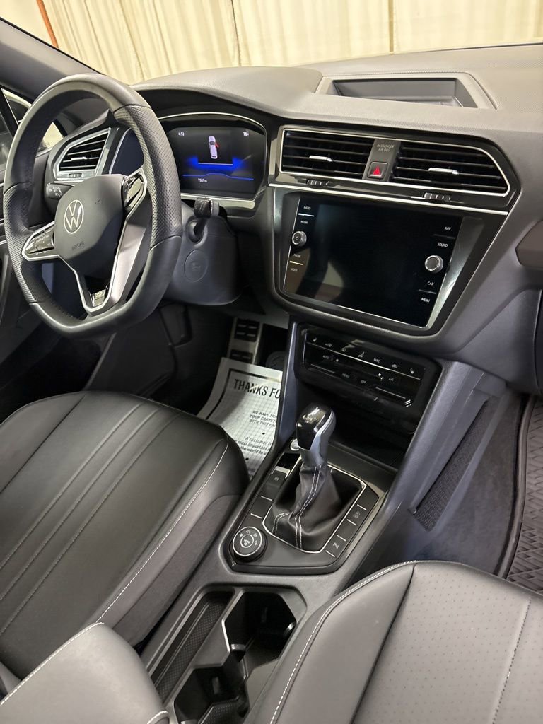 Used 2024 Volkswagen Tiguan SE R-Line AWD/4WD image 28
