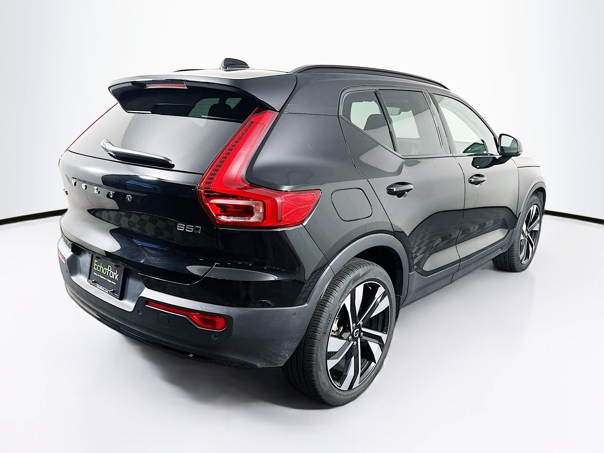 Used 2025 Volvo XC40 B5 Plus image 9