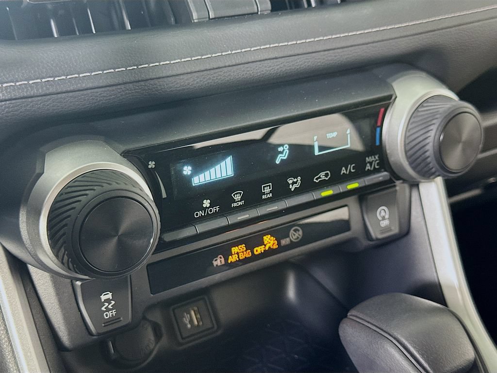 Used 2025 Toyota RAV4 LE AWD/4WD image 26