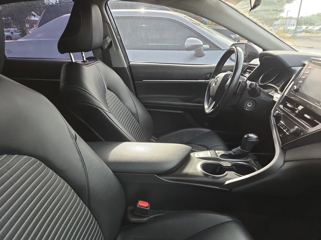 Used 2022 Toyota Camry SE FWD image 10