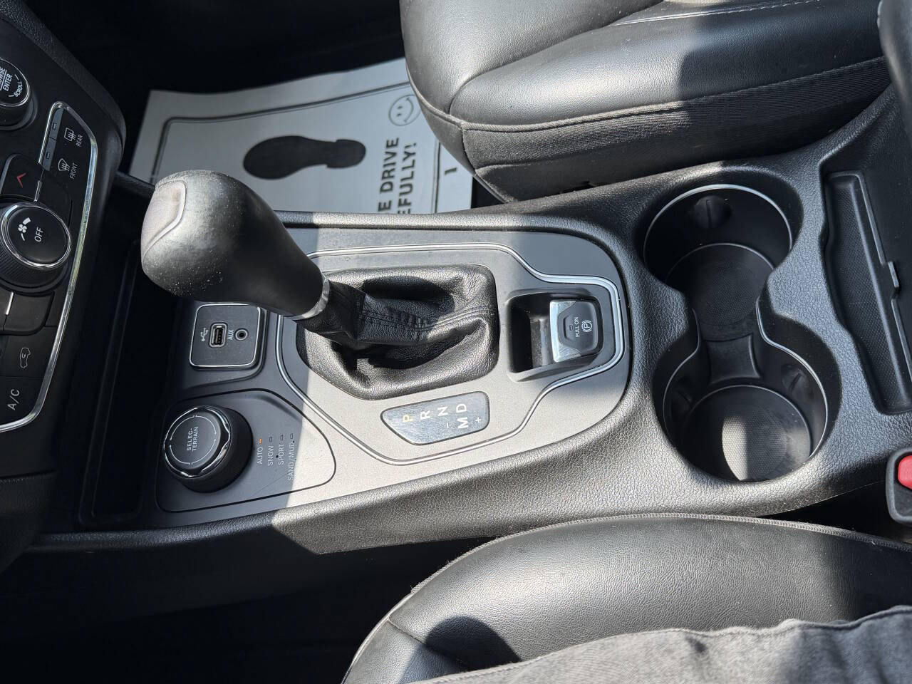 Used 2019 Jeep Cherokee Latitude Plus AWD/4WD image 23