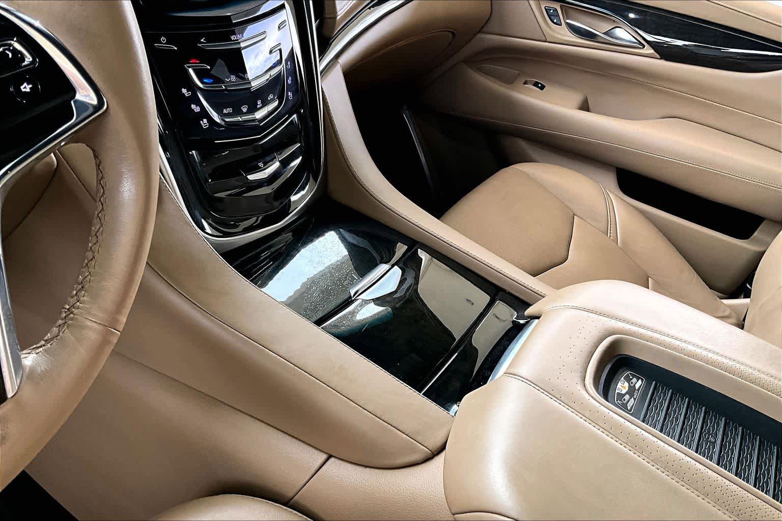 Used 2020 Cadillac Escalade Platinum AWD/4WD image 14