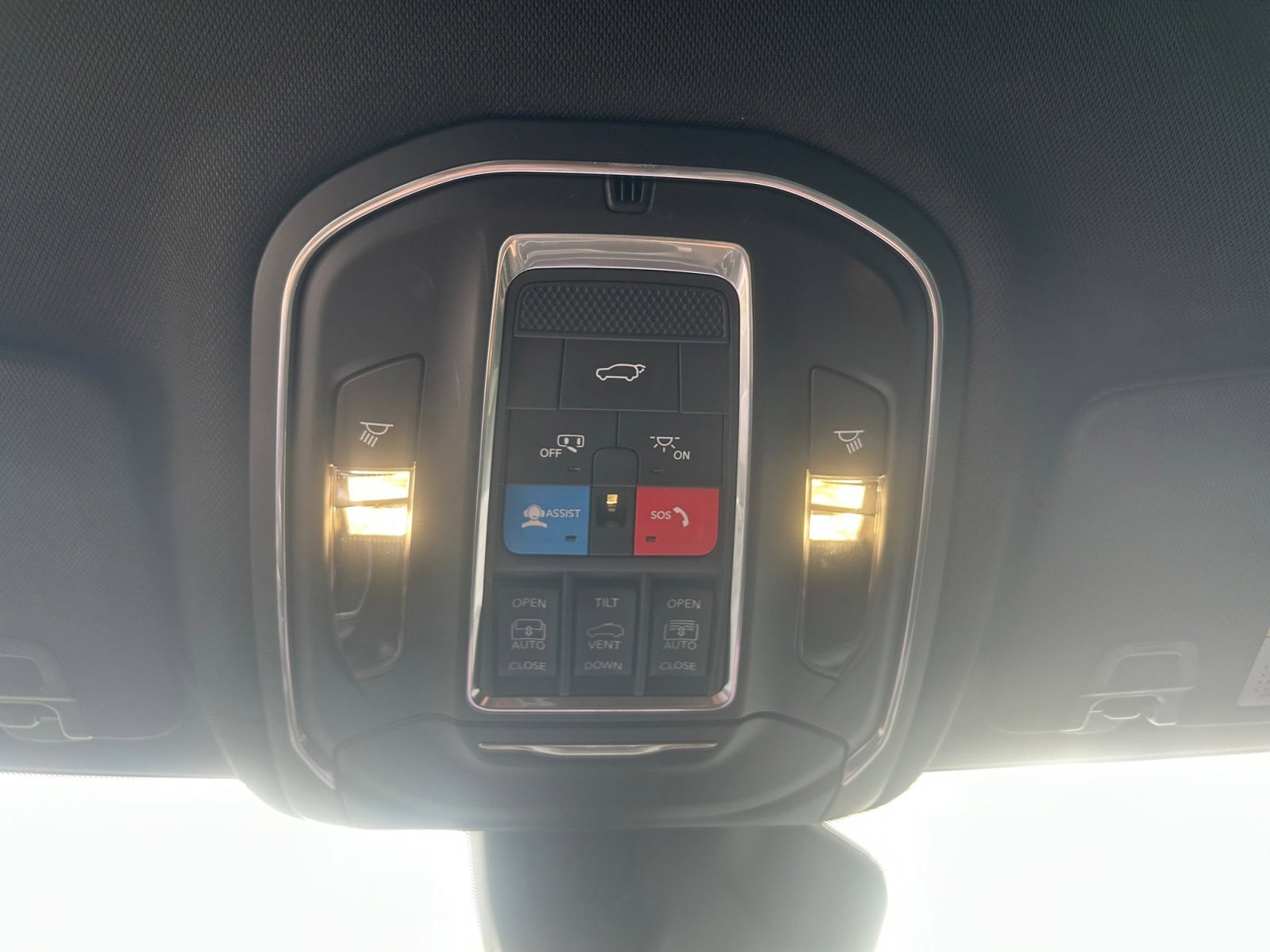 Used 2025 Jeep Grand Cherokee L Limited AWD/4WD image 23