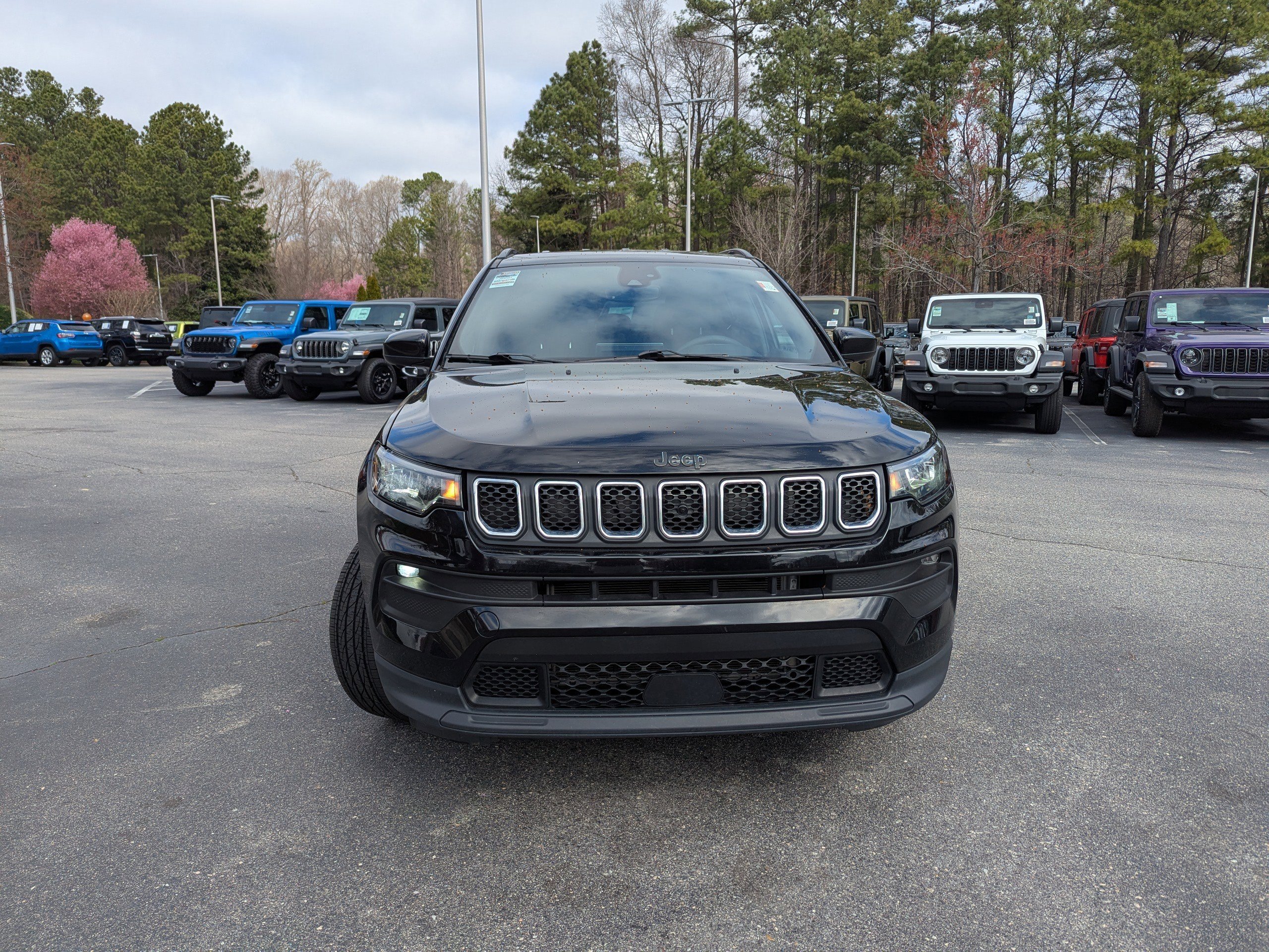 Used 2023 Jeep Compass Latitude w/ Convenience Group image 2