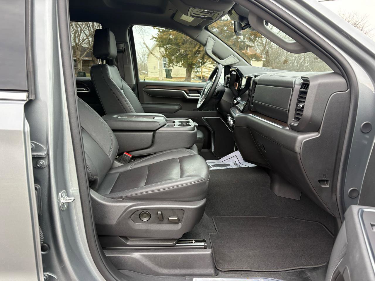 Used 2025 GMC Sierra 1500 SLT image 27