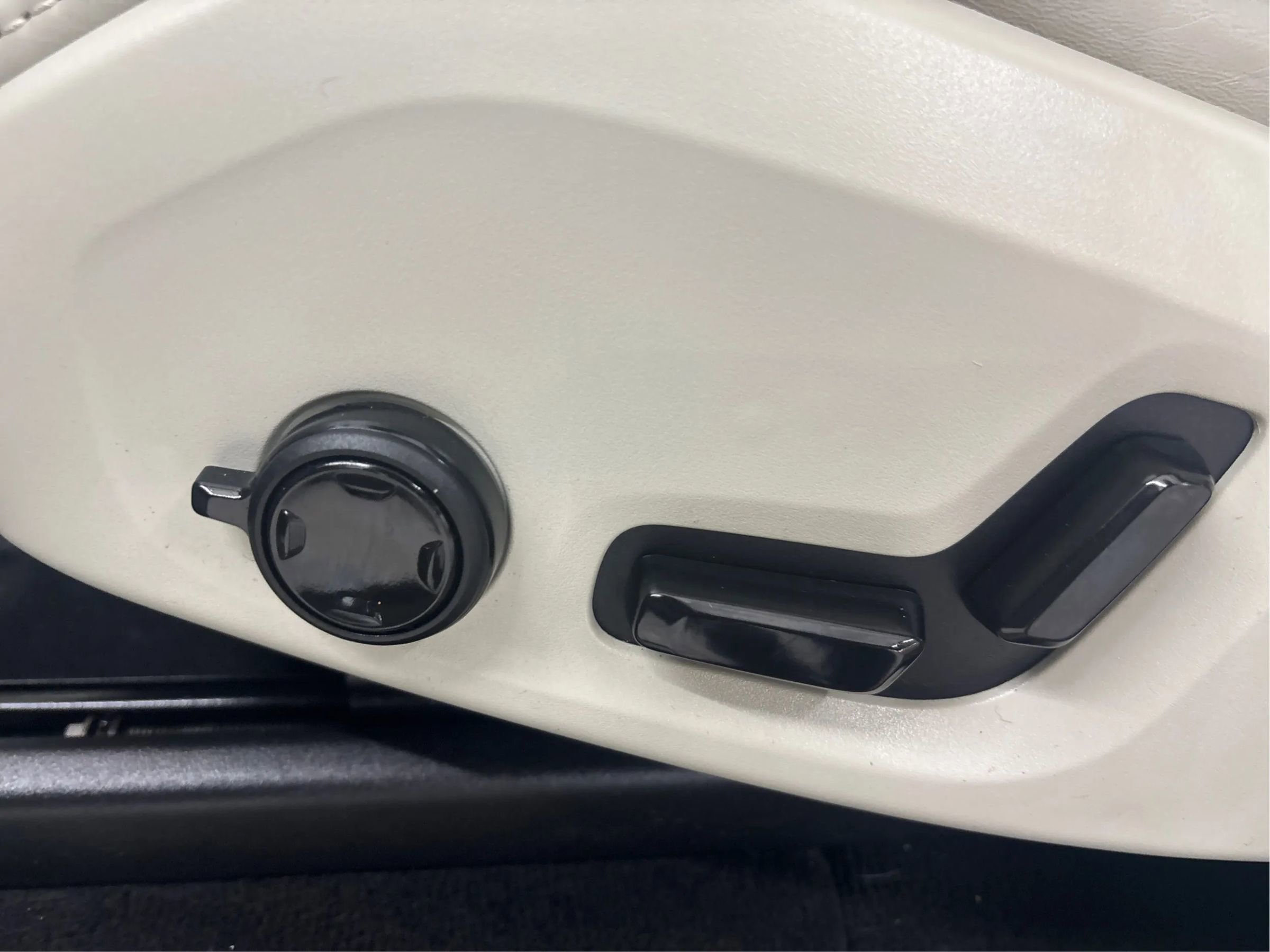 Used 2020 Volvo XC90 T6 Inscription w/ Protection Package Premier image 25