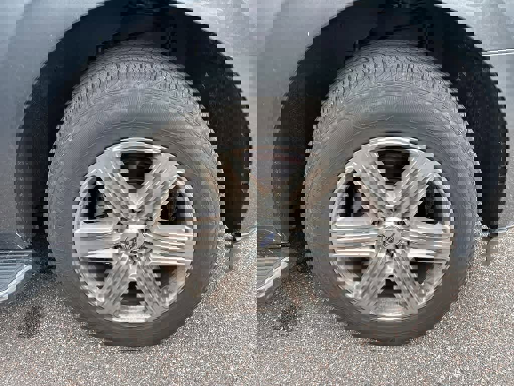 Used 2020 Ford Expedition XLT w/ Equipment Group 202A image 6