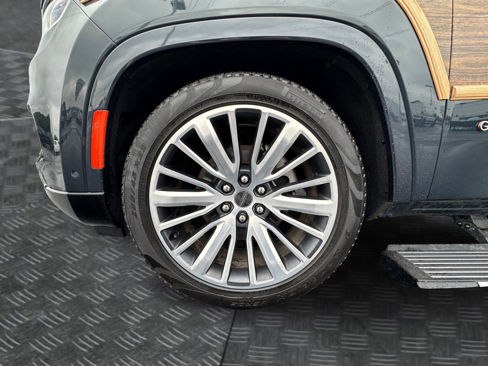 Used 2024 Jeep Grand Wagoneer L Series III w/ Rear Seat Video Group 1 image 21