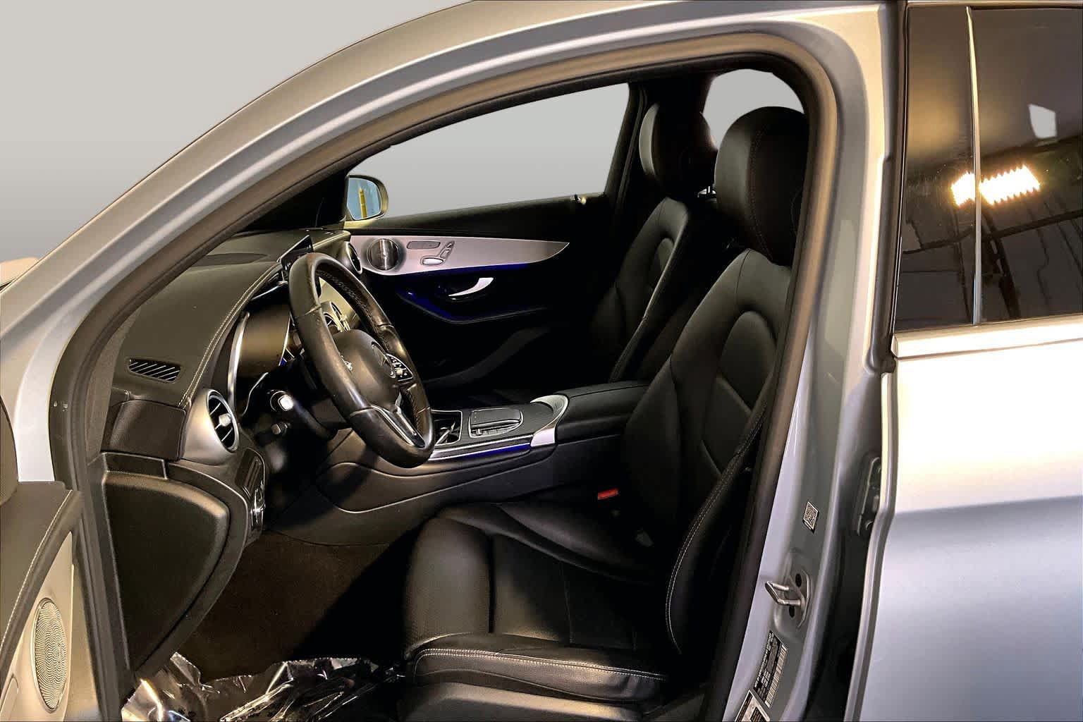 Used 2023 Mercedes-Benz GLC 300 4MATIC Coupe image 9