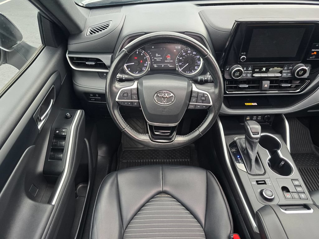 Used 2023 Toyota Highlander XSE AWD/4WD image 18