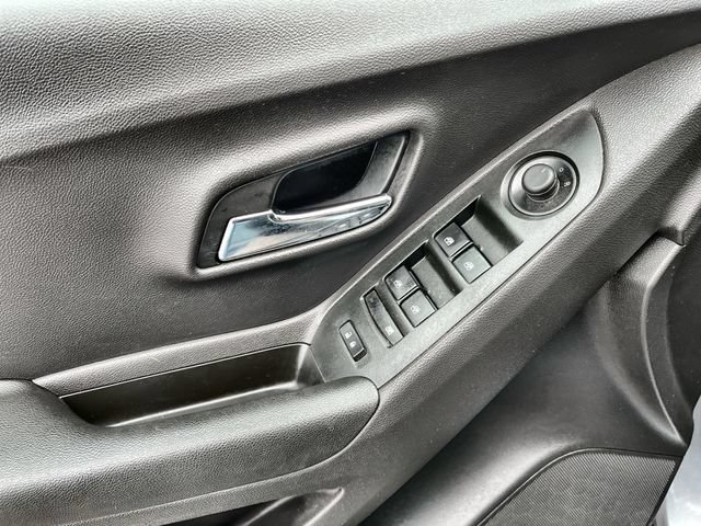 Used 2020 Chevrolet Trax LT AWD/4WD image 16