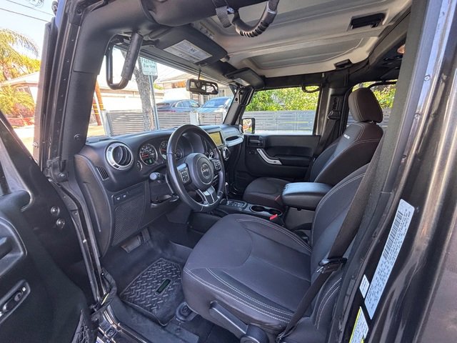 Used 2017 Jeep Wrangler Unlimited Rubicon w/ Connectivity Group image 26