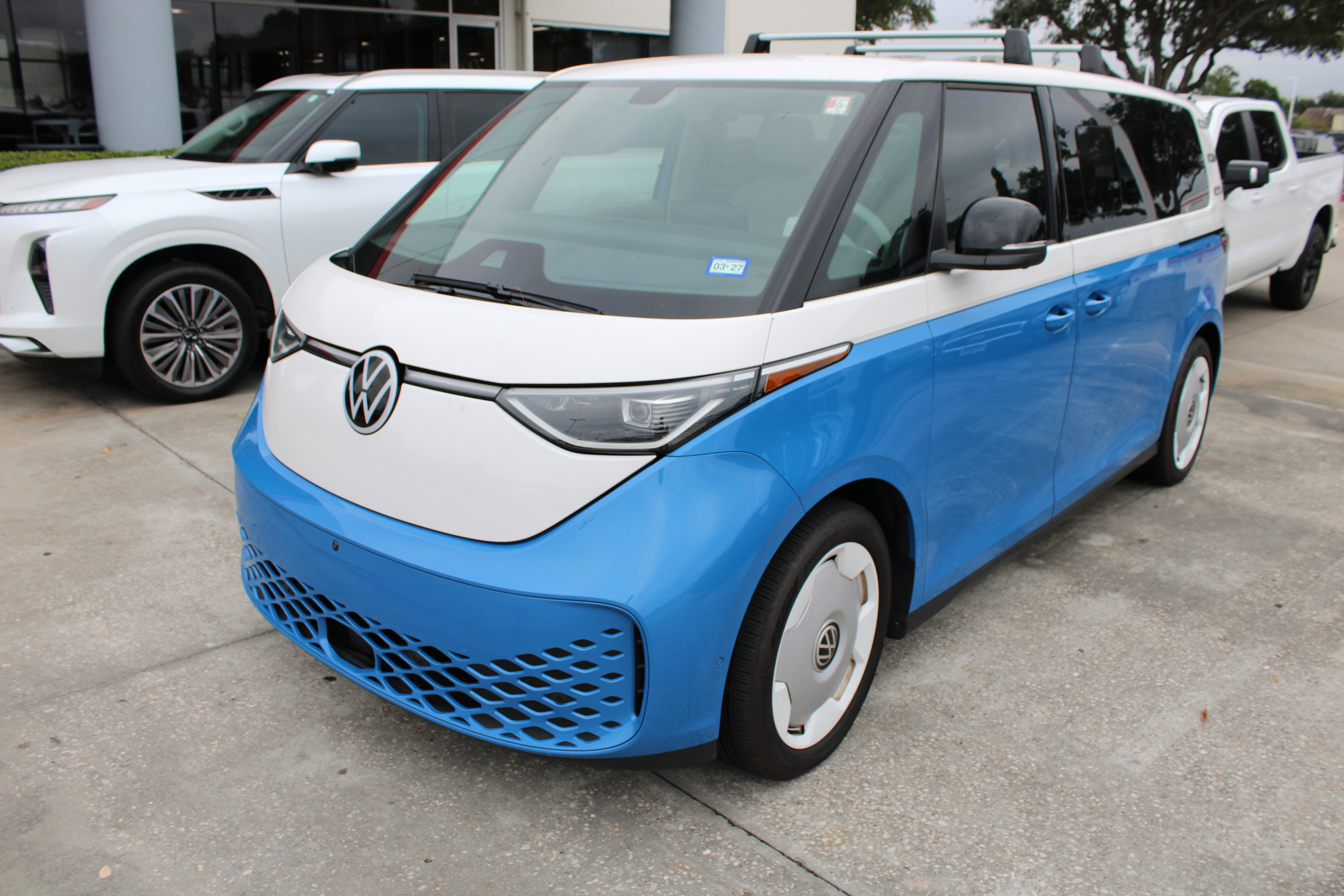 Used 2025 Volkswagen ID. Buzz 1st Edition AWD/4WD image 6