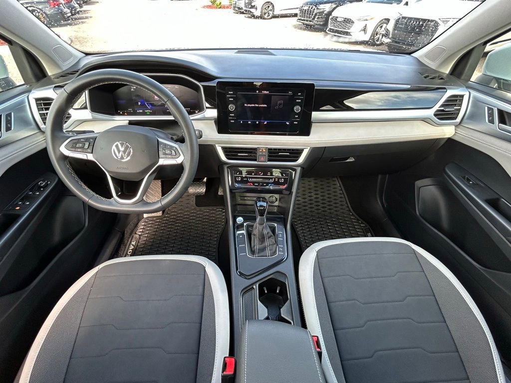 Used 2025 Volkswagen Taos SE image 10