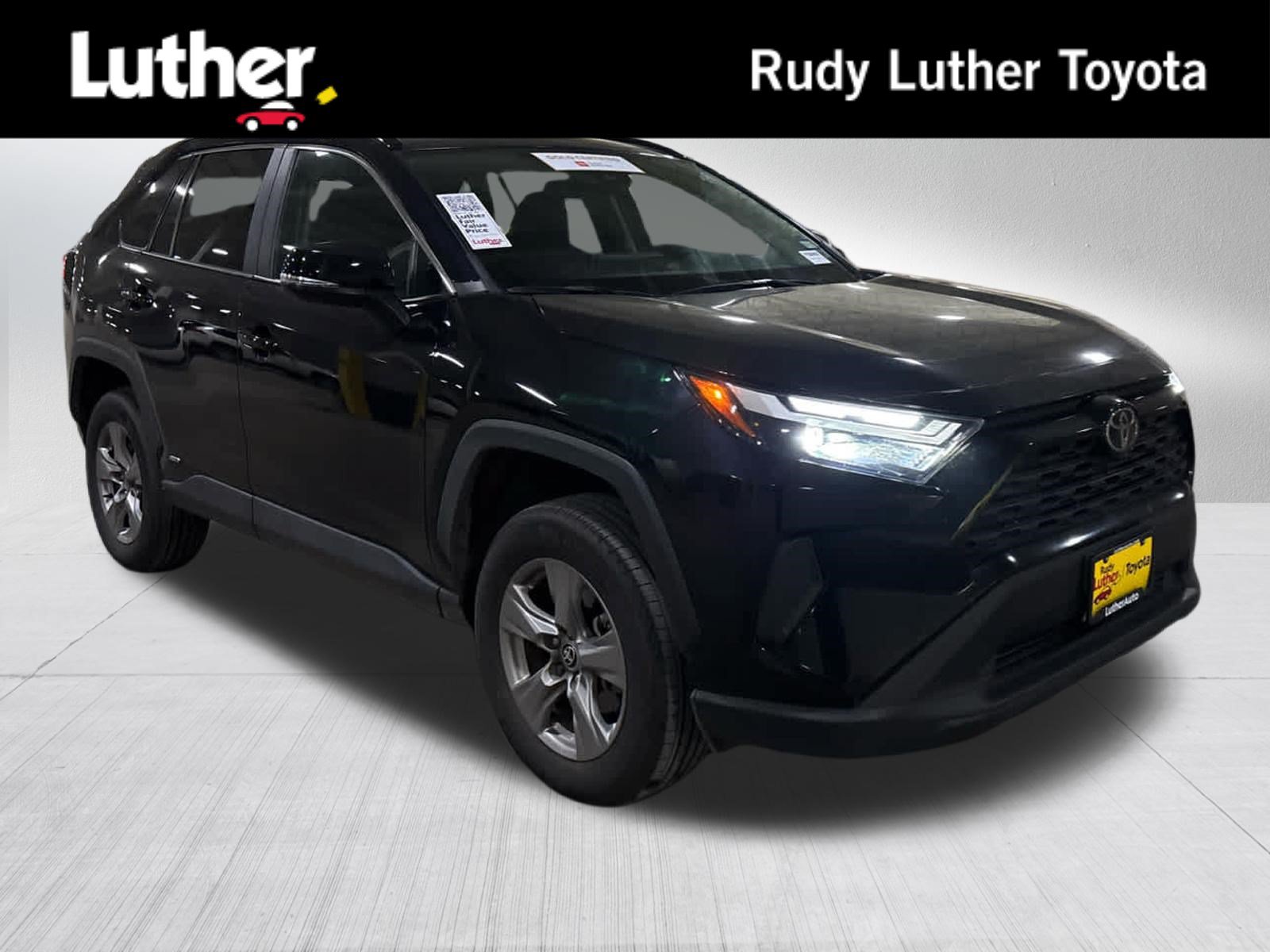 Used 2025 Toyota RAV4 XLE AWD/4WD image 1