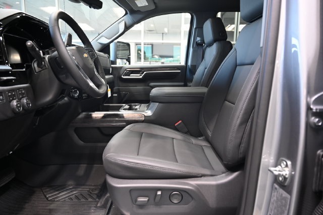 New 2026 Chevrolet Silverado 3500 LTZ w/ LTZ Premium Package AWD/4WD image 13