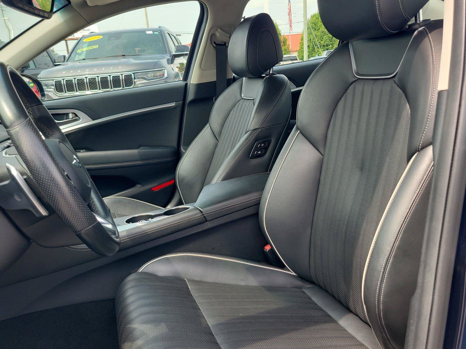 Used 2020 Genesis G70 3.3T RWD image 19