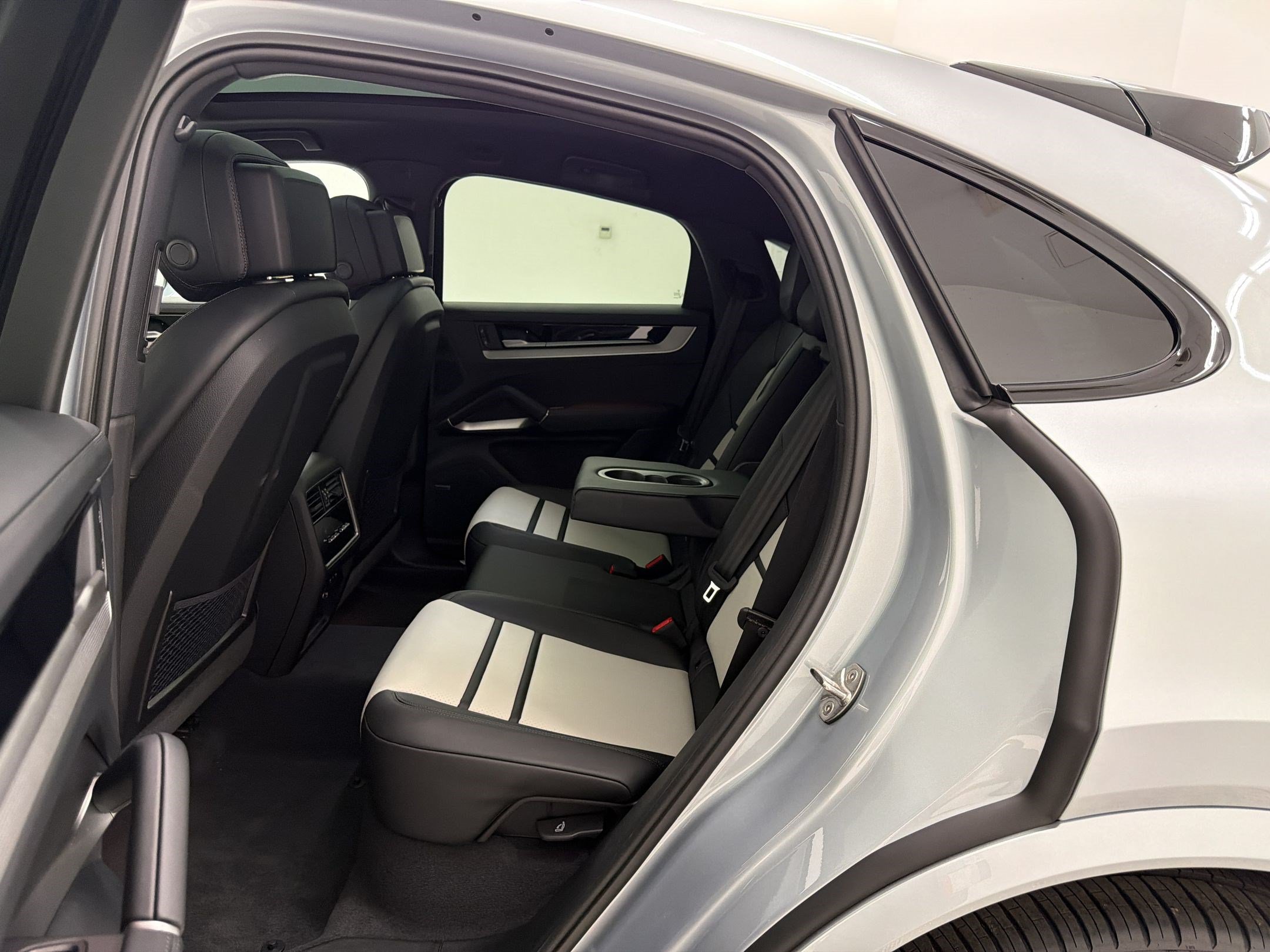 New 2026 Porsche Cayenne Coupe AWD/4WD image 13
