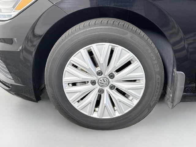 Used 2019 Volkswagen Jetta R-Line FWD image 35