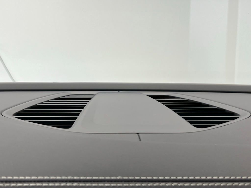 New 2025 Porsche Macan Electric image 12