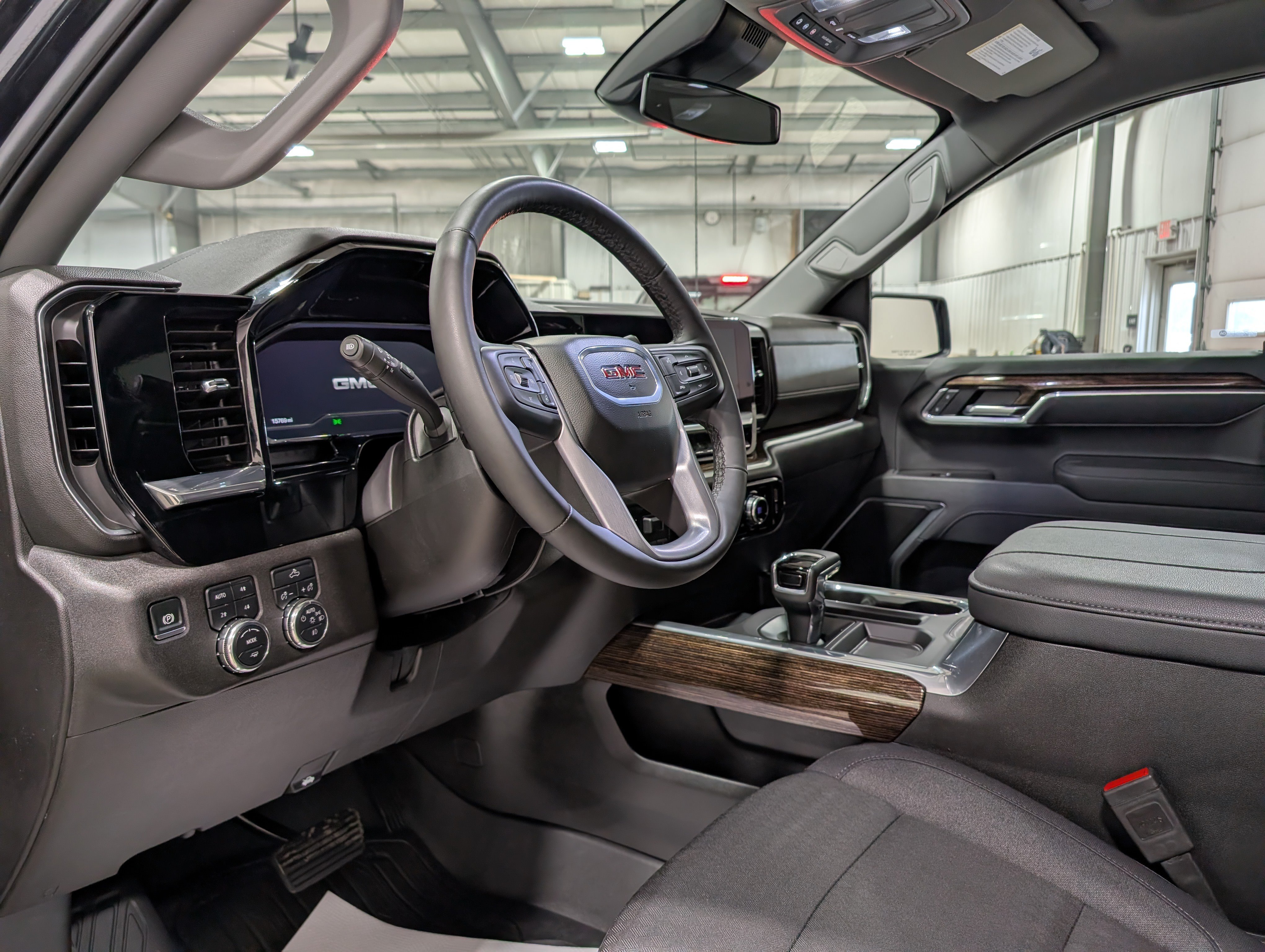 Used 2025 GMC Sierra 1500 Elevation w/ X31 Off-Road Package AWD/4WD image 9
