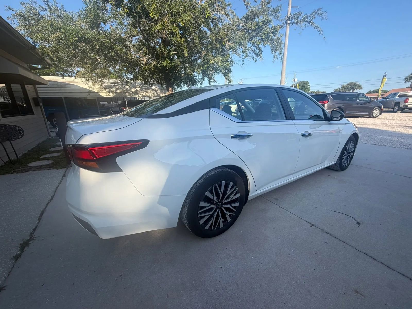Used 2025 Nissan Altima 2.5 SV FWD image 6
