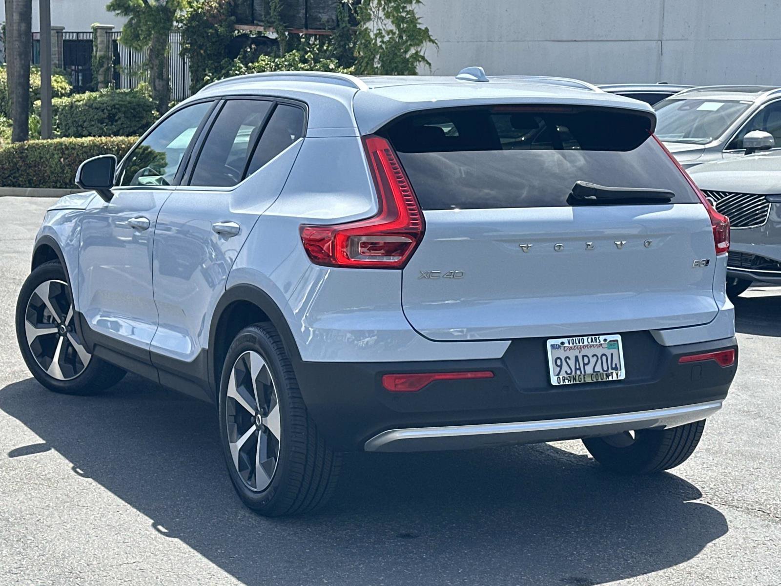 Used 2025 Volvo XC40 B5 Core w/ Climate Package image 6