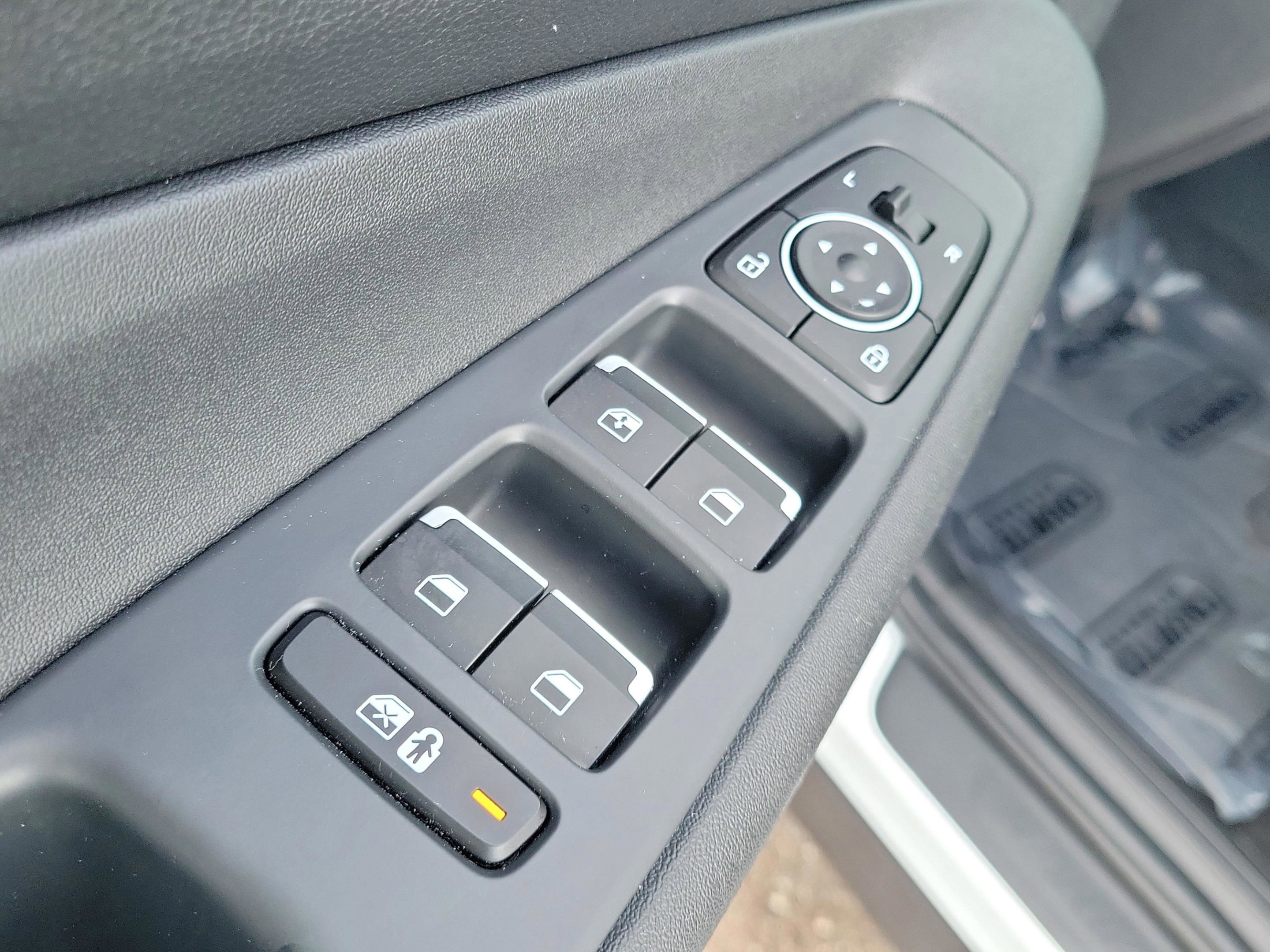 Used 2023 Hyundai Santa Fe SE image 18