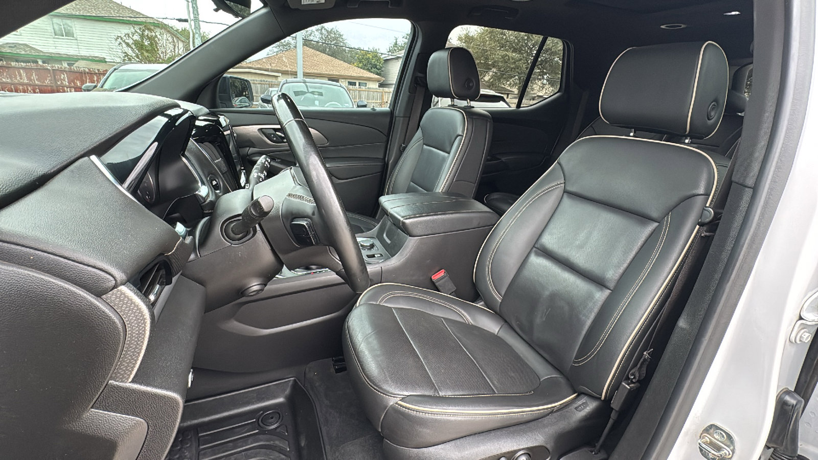 Used 2023 Chevrolet Traverse Premier w/ Redline Edition image 14