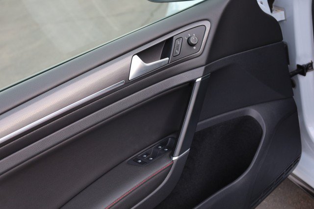 Used 2020 Volkswagen GTI SE FWD image 22