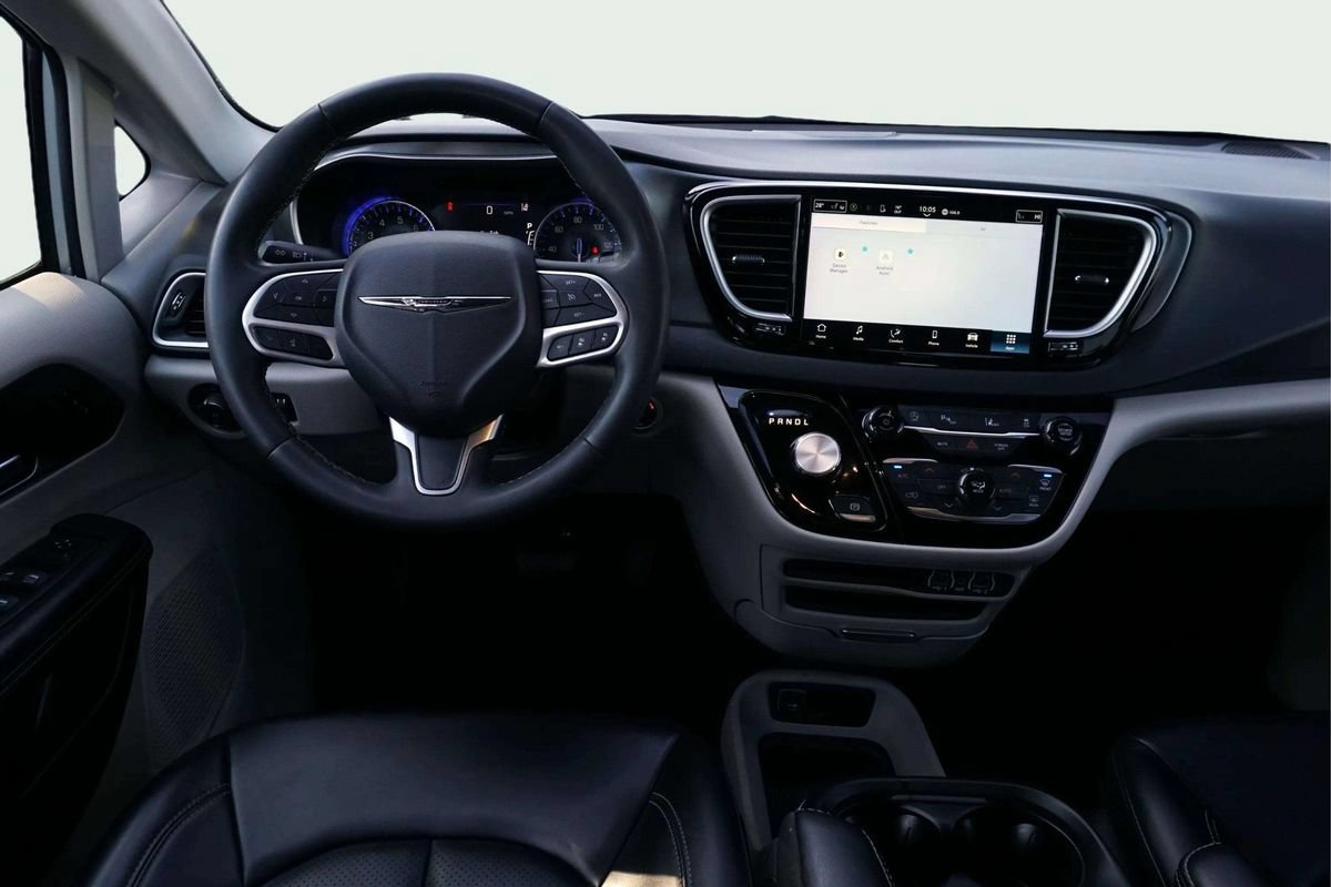 Used 2023 Chrysler Pacifica Touring-L FWD image 22