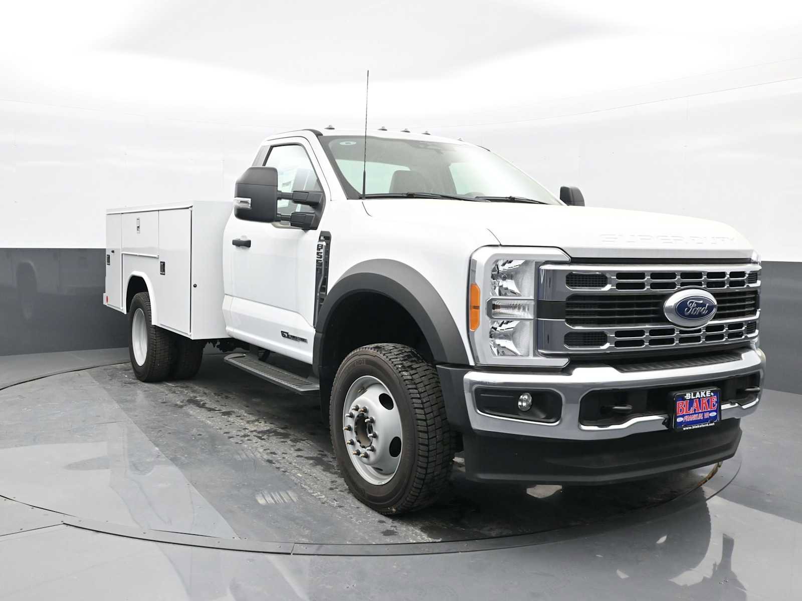 New 2023 Ford F550 4x4 Regular Cab Super Duty image 2