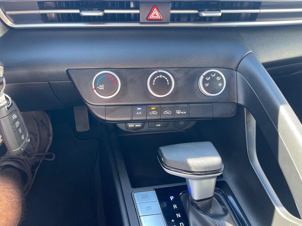 Used 2025 Hyundai Elantra SE FWD image 19